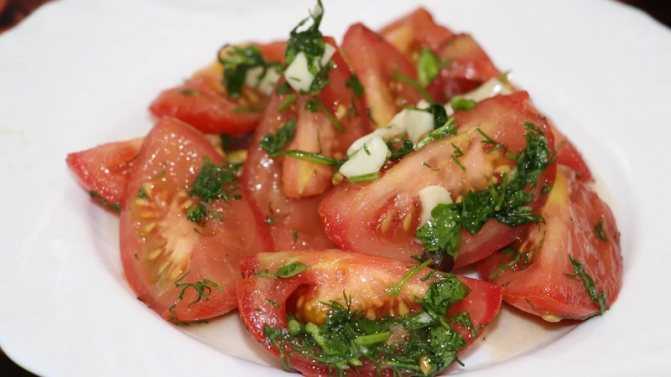 Рецепты вкусных малосольных помидоров быстрого приготовления с чесноком и зеленью