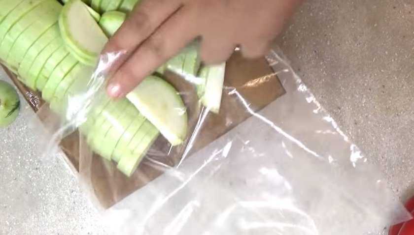 Малосольные огурцы в пакете - 8 рецептов с чесноком и укропом хрустящих огурцов быстрого приготовления