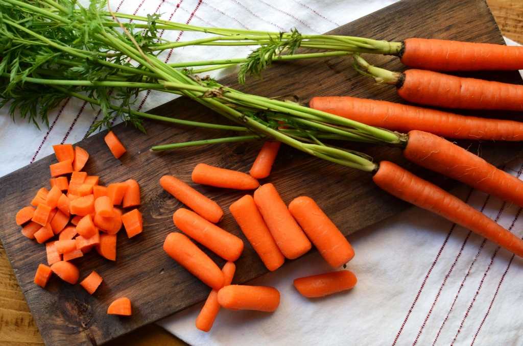 Черная морковь: особенности растения, польза и вред, способы применения