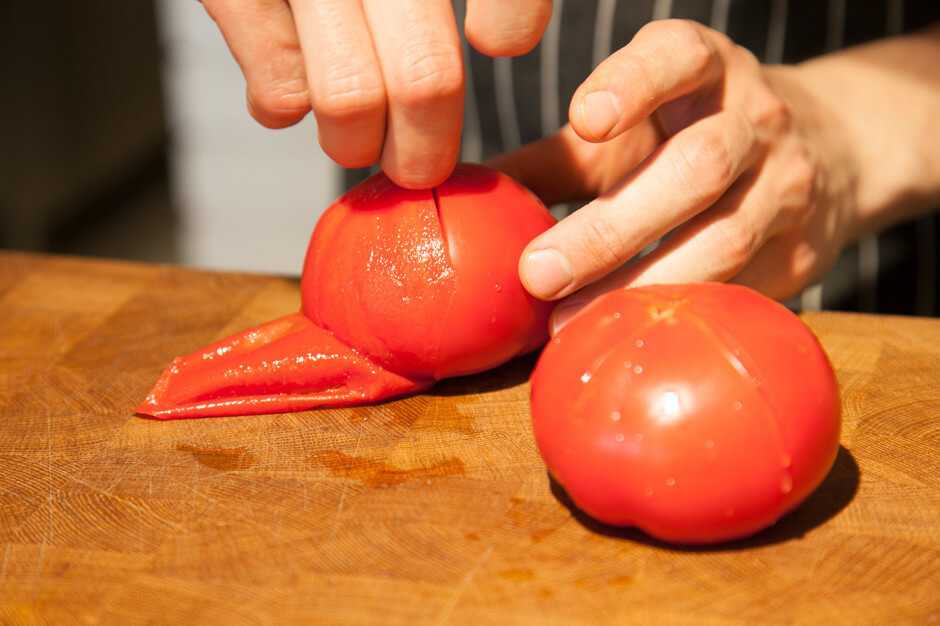 Как снять кожуру с помидора
