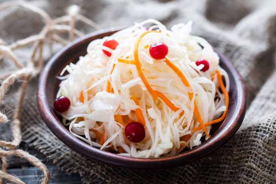 Квашеная капуста на зиму: рецепты в банках, бочке, с рассолом, свеклой, яблоками