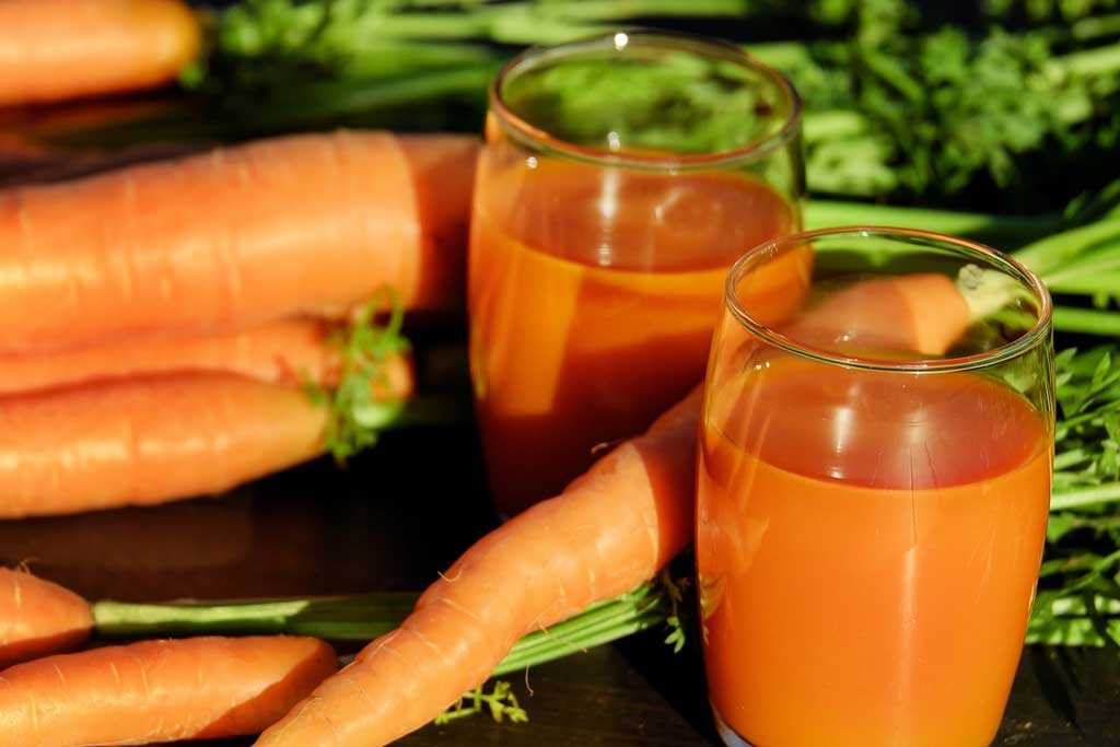 Ботва моркови от геморроя: как применять, эффективно ли это, можно ли пить морковный сок при геморрое