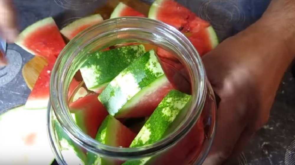 Как посолить арбузы в кастрюле кусочками быстро, просто и вкусно