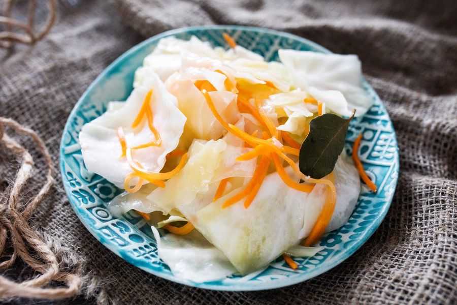 Маринованная капуста со свеклой: 5 вкусных рецептов быстрого приготовления