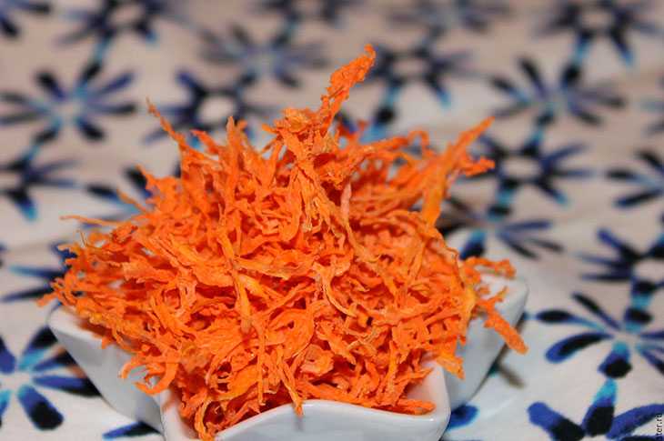 Сушеная морковь: можно ли сушить на зиму, польза сухой морковки, способы приготовления и применения