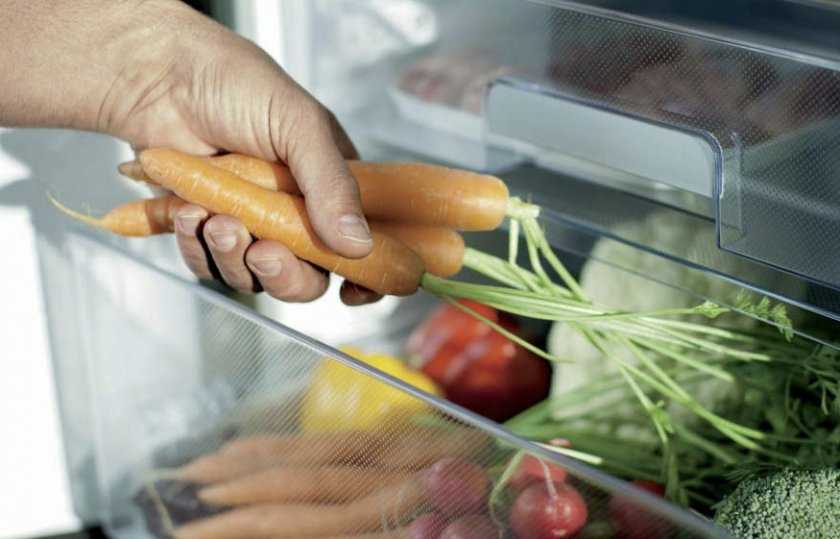 Как хранить свеклу в холодильнике: как правильно и дольше организовать хранение, сколько хранится тертая, свежевыжатый свекольный сок, можно ли замораживать?