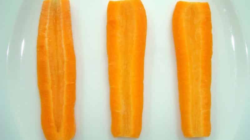 Почему вырастает белая морковь, а не оранжевая?