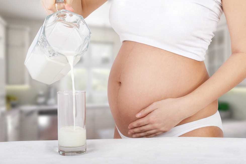 Пить молоко при изжоге. Молоко для беременных. Питание беременной женщины.
