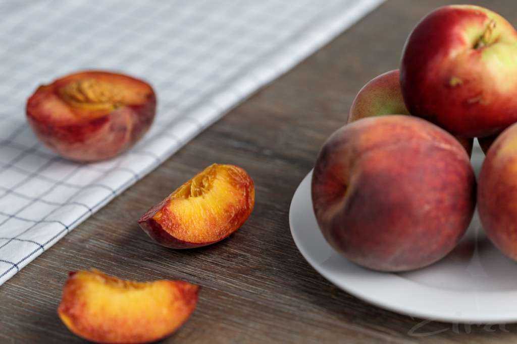 Персики: польза и вред для здоровья, лечебные свойства, противопоказания для организма